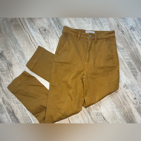 Everlane Pants - Everlane Cropped Straight Short
Pant In Mustard Yellow Color Sz 0